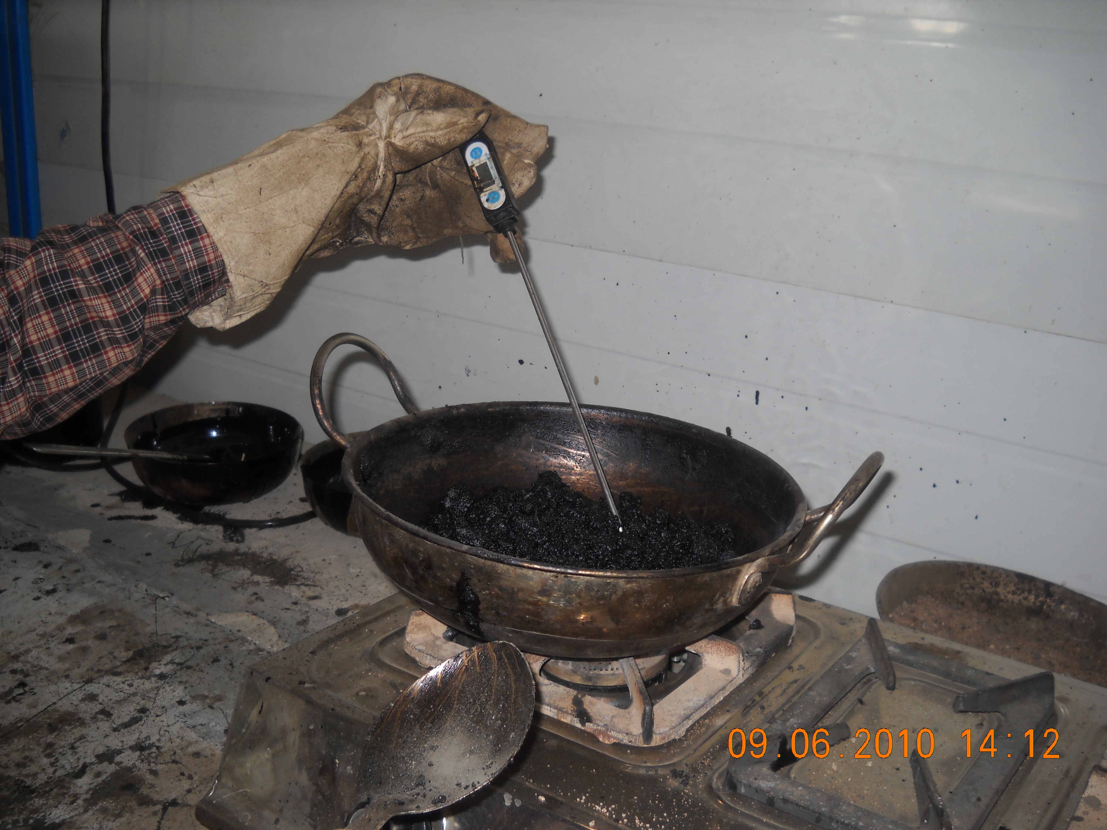 Bitumen mix laboratory testing
